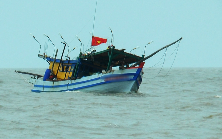 Phát hiện thi thể phụ nữ đầu đội mũ len đỏ dạt vào đảo Cồn Cỏ - Ảnh 2.