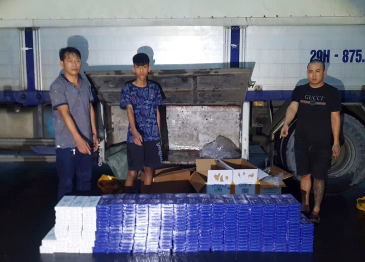 Long An liên tục bắt nhiều vụ vận chuyển thuốc lá lậu - Ảnh 1.