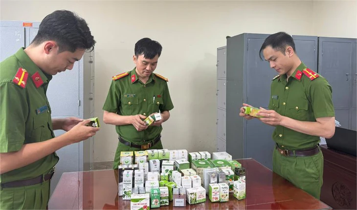 buôn bán hàng giả - Ảnh 2.