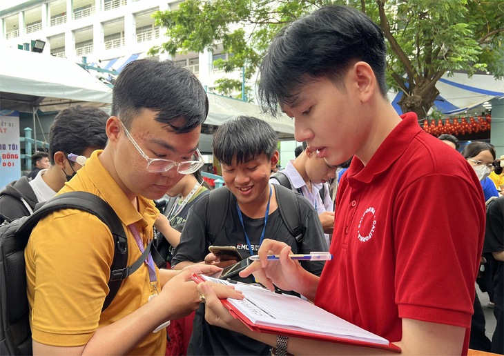 Họp liên tục gây sao nhãng công việc - Ảnh 1.