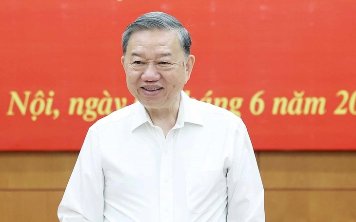 Tổng Bí thư Tô Lâm chủ trì họp Bộ Chính trị về sắp xếp tổ chức bộ máy và đơn vị hành chính - Ảnh 3.