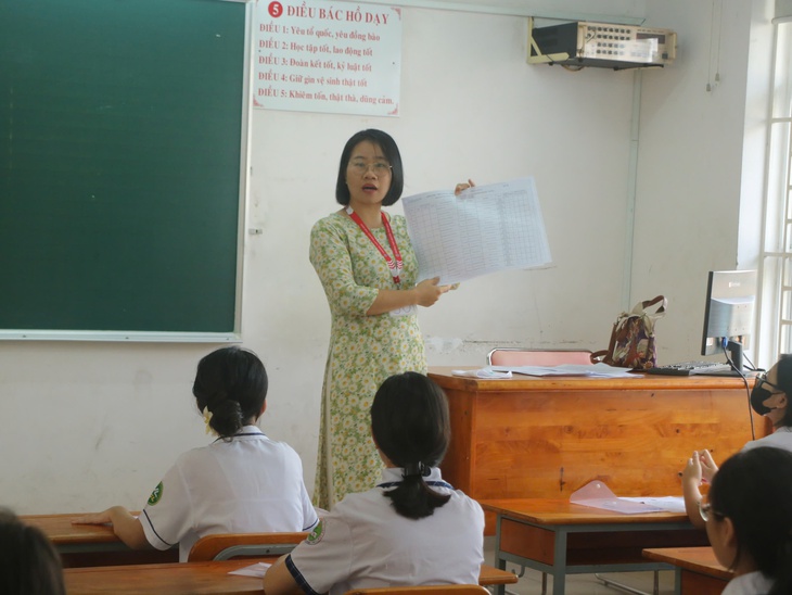 Hơn 70.000 thí sinh TP.HCM làm thủ tục thi lớp 10: Những lưu ý của giám thị đối với thí sinh - Ảnh 4.