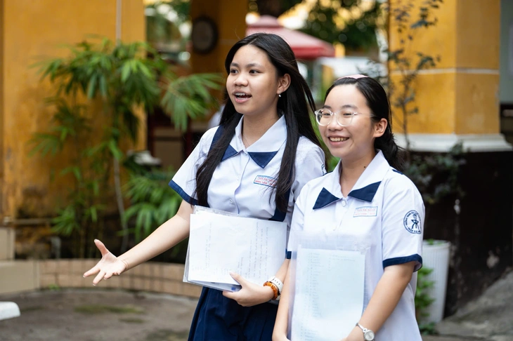 Thí sinh reo vui với đề tiếng Anh thi vào lớp 10 TP.HCM - Ảnh 5. Thí sinh reo vui với đề tiếng Anh thi vào lớp 10 TP.HCM - Ảnh 9.