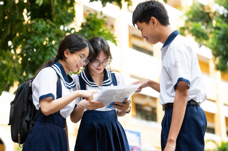 Thí sinh reo vui với đề tiếng Anh thi vào lớp 10 TP.HCM - Ảnh 1.