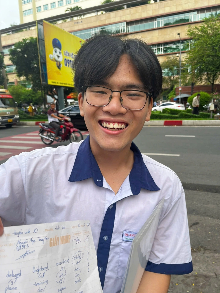 Thí sinh reo vui với đề tiếng Anh thi vào lớp 10 TP.HCM - Ảnh 7.