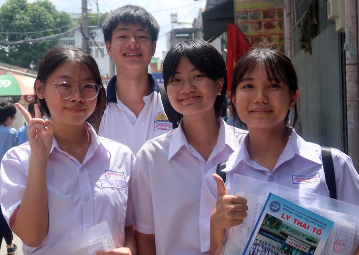 Đề thi văn lớp 10 TP.HCM: Thí sinh khen đề hay, gần gũi - Ảnh 5. lớp 10 - Ảnh 6.