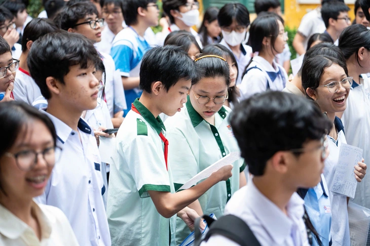 Thí sinh reo vui với đề tiếng Anh thi vào lớp 10 TP.HCM - Ảnh 8.