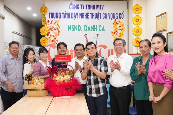 Đoàn lãnh đạo TP.HCM thăm nghệ sĩ Đinh Bằng Phi, Thanh Tuấn - Ảnh 3. Ủy ban Mặt trận Tổ quốc Việt Nam TP.HCM - Ảnh 3.