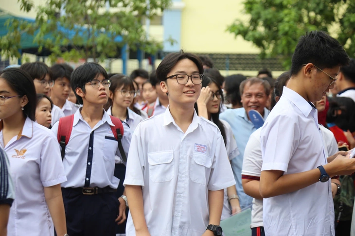 Thí sinh reo vui với đề tiếng Anh thi vào lớp 10 TP.HCM - Ảnh 3. Thí sinh reo vui với đề tiếng Anh thi vào lớp 10 TP.HCM - Ảnh 10.