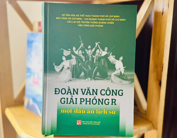 Đoàn văn công giải phóng R - Ảnh 2. Đoàn văn công giải phóng R - Ảnh 2.