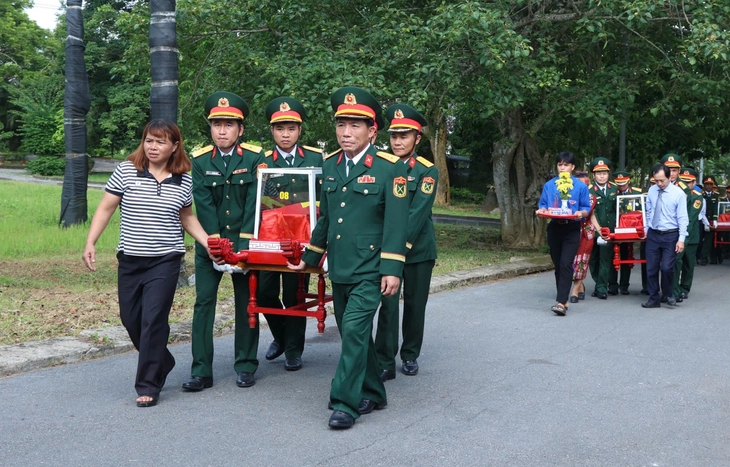 An táng 10 hài cốt liệt sĩ được tìm thấy cùng di vật có tên, có di vật của nữ