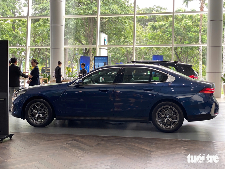 BMW 5 Series - Ảnh 5.