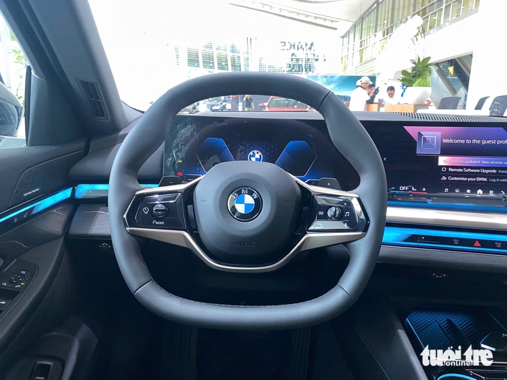 BMW 5 Series - Ảnh 11.