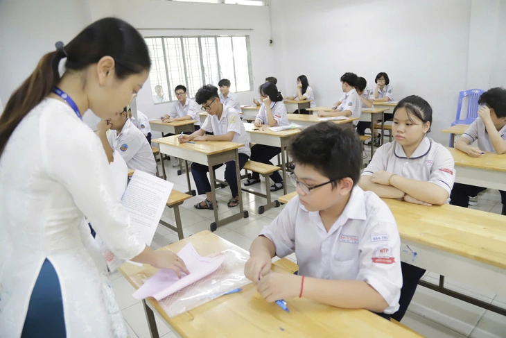 Thí sinh reo vui với đề tiếng Anh thi vào lớp 10 TP.HCM - Ảnh 13.
