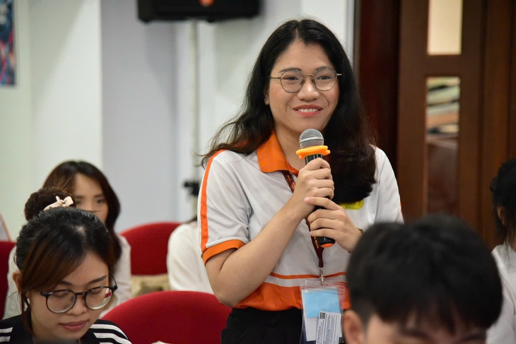 Báo Tuổi Trẻ đào tạo chuyên sâu nghiệp vụ báo chí truyền thông quốc tế cho sinh viên HUFLIT - Ảnh 4.