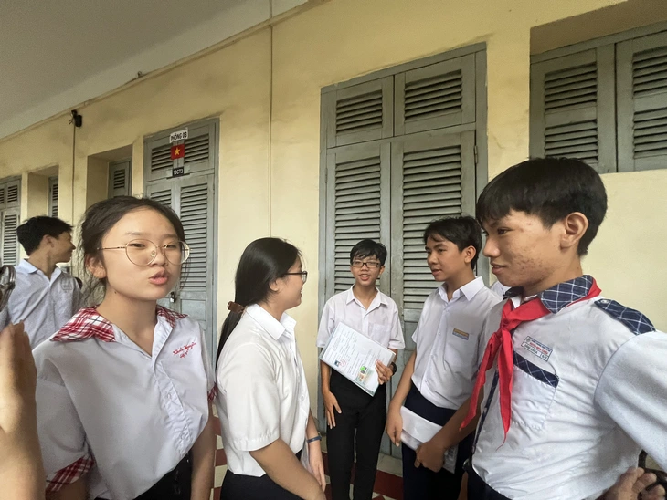 Hơn 73.000 thí sinh TP.HCM bắt đầu thi môn đầu tiên vào lớp 10 - Ảnh 3. lớp 10 - Ảnh 3.