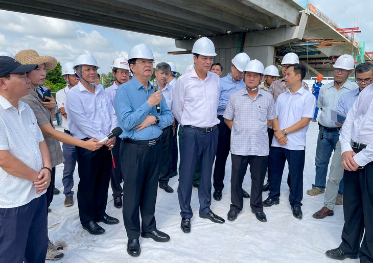 Chuẩn bị hợp long cầu Bình Gởi trên vành đai 3 nối TP.HCM và Bình Dương - Ảnh 1.