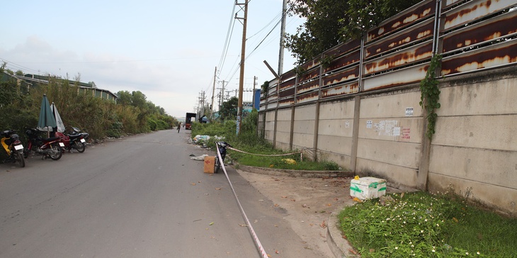 Bé gái 38 tuần tuổi chết bên đường, nhiều tuần chưa có thân nhân nhận