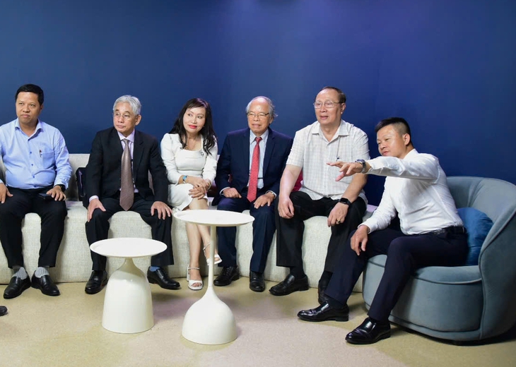 Sinh viên Trường đại học Cửu Long học 'Làm báo cùng Tuổi Trẻ' - Ảnh 5.