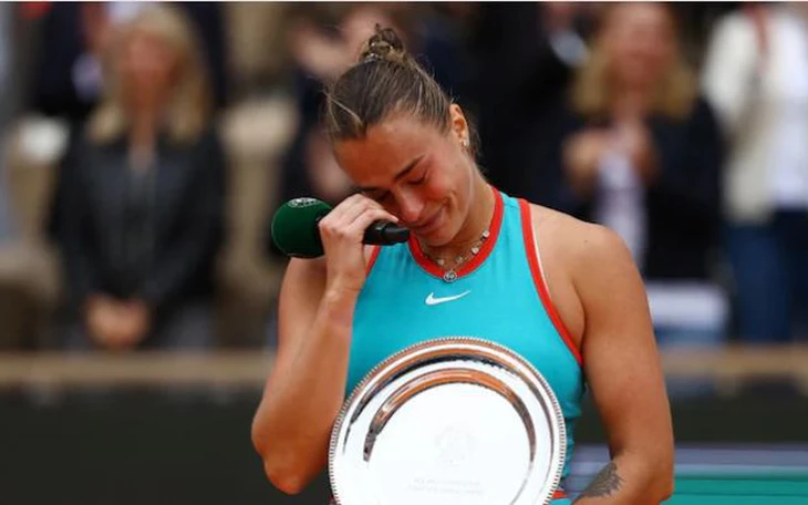 Ngược dòng 'khó tin' ở trận chung kết dài nhất lịch sử, Alcaraz vô địch Roland Garros 2025 - Ảnh 2.