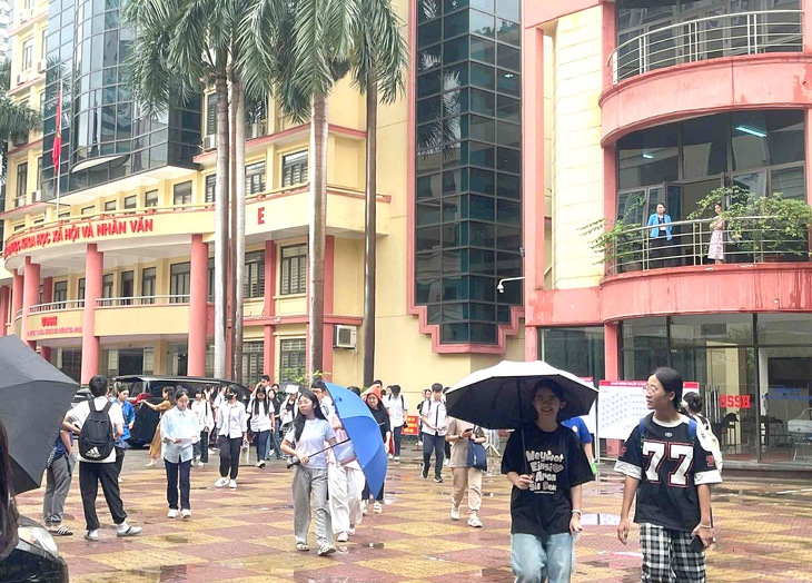 Trường đại học thêm tổ hợp mới sau khi bộ 'tuýt còi' vụ bỏ xét tuyển khối C - Ảnh 1.