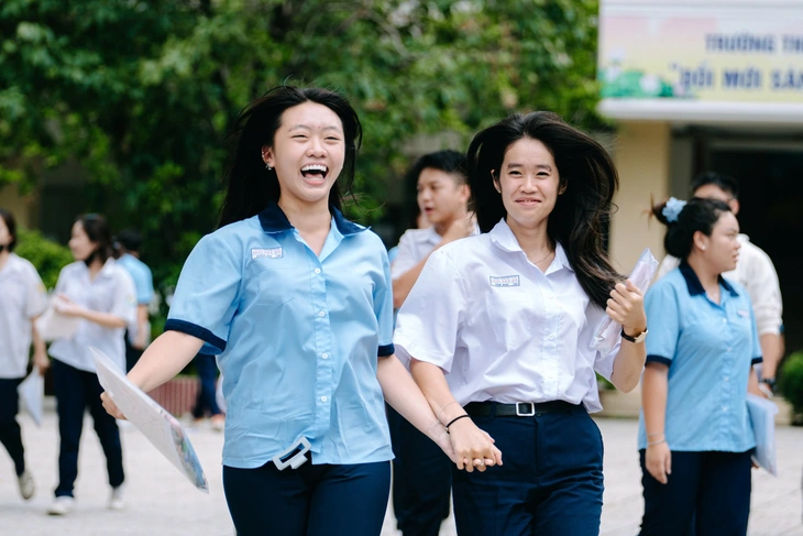 Đề toán thi vào lớp 10 TP.HCM, thí sinh đánh giá trái ngược nhau - Ảnh 5.