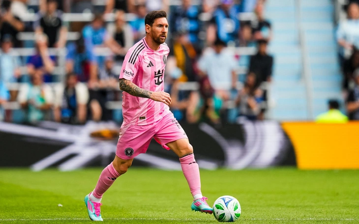 Thị trường chuyển nhượng vừa mở cửa 10 ngày, Man City đã chi 145 triệu USD - Ảnh 2.