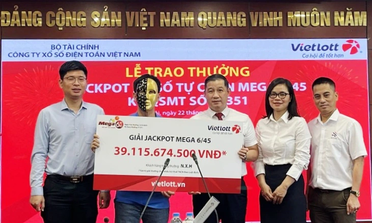 Cụ ông về hưu ở Hà Nội trúng số 39 tỉ đồng - Ảnh 1.