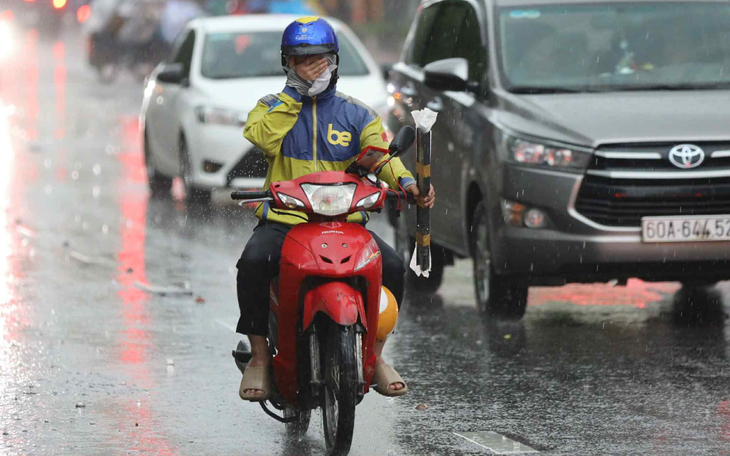 Thời tiết hôm nay 9-6: Nam Bộ, Bắc Bộ mưa dông, Trung Bộ nắng nóng - Ảnh 2.