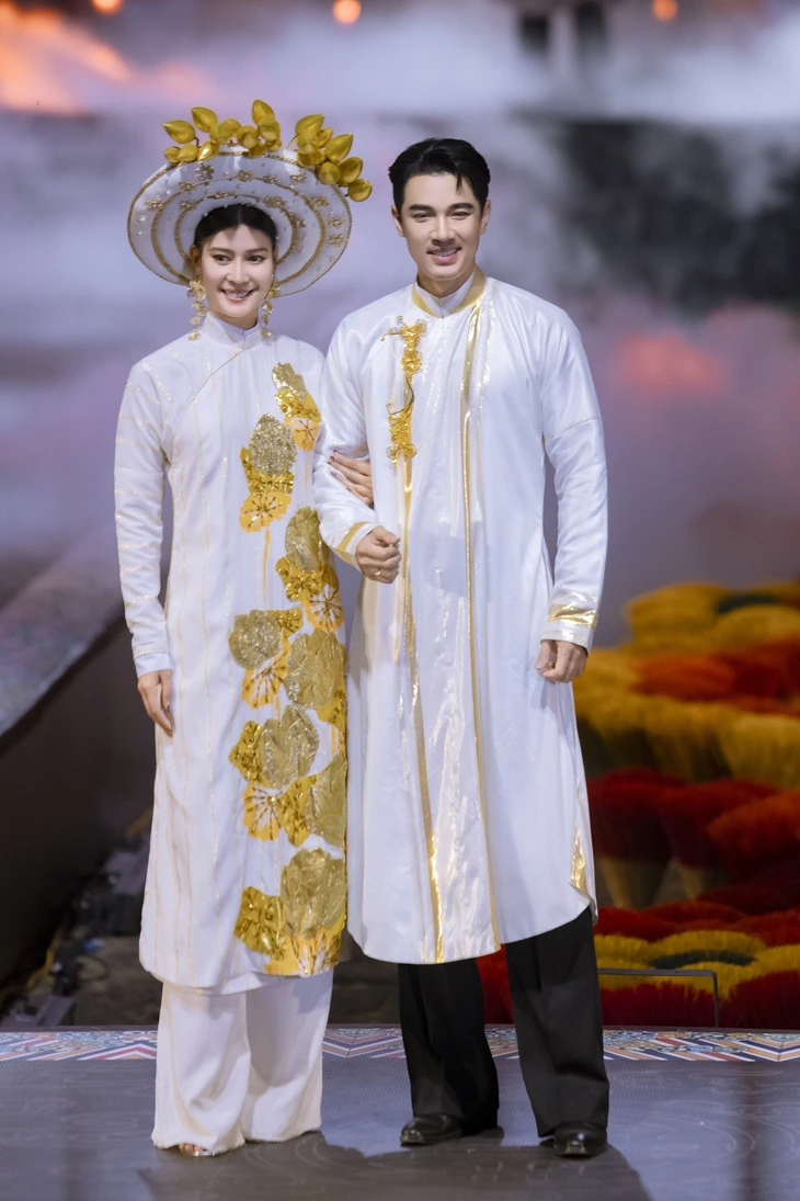 Việt Hùng 'trẻ hóa' áo dài ngũ thân, Lan Vy tôn vinh áo nhật bình - Ảnh 2. Việt Hùng - Ảnh 2.