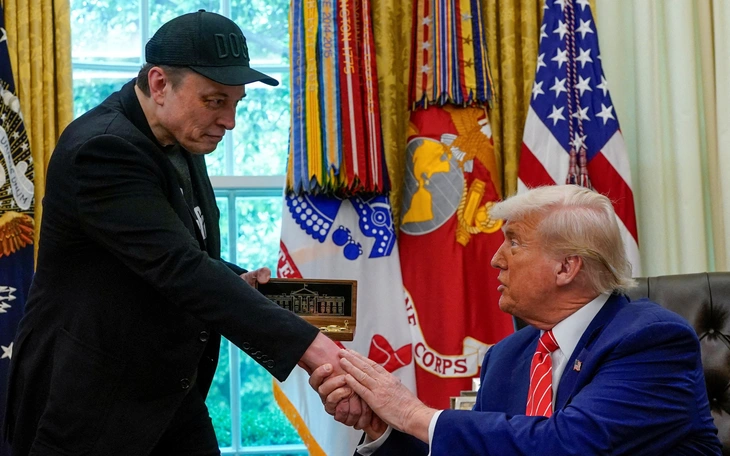 Biểu tình ở Los Angeles: Ông Trump 'đếm gà trước khi trứng nở'? - Ảnh 2.