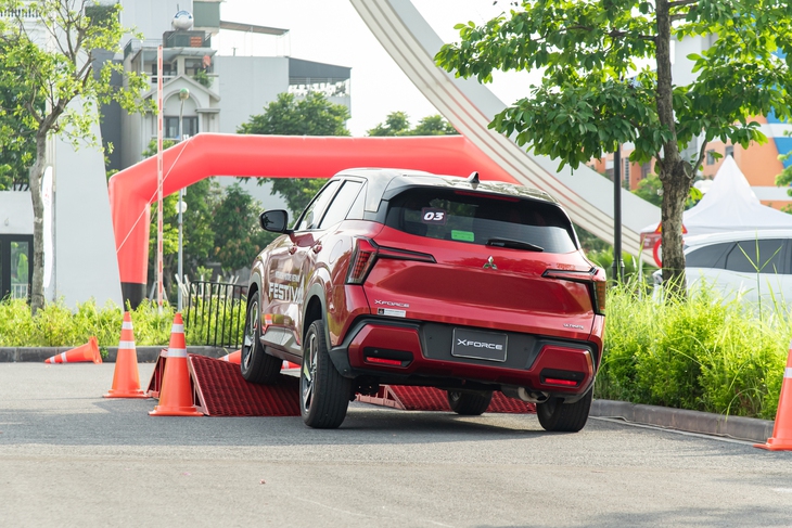 Vắt sức Mitsubishi Xforce leo dốc cao 8 mét và loạt bài thử ra trò, lại còn free tại Hà Nội- Ảnh 12. Mitsubishi - Ảnh 12.