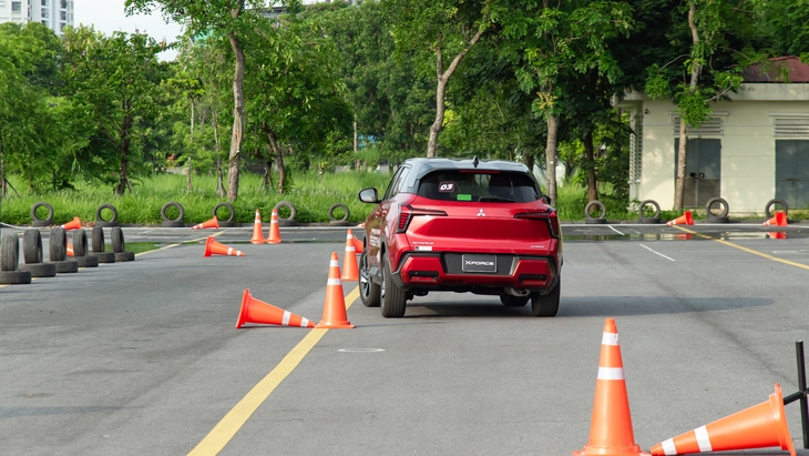 Vắt sức Mitsubishi Xforce leo dốc cao 8 mét và loạt bài thử ra trò, lại còn free tại Hà Nội- Ảnh 24. Mitsubishi - Ảnh 24.