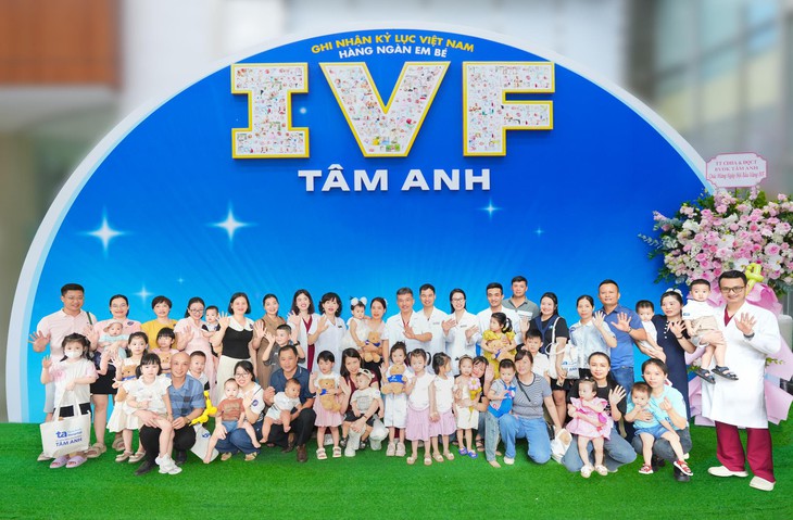 Hàng trăm trẻ sinh ra từ kỹ thuật hỗ trợ sinh sản được khám sức khỏe miễn phí - Ảnh 1.