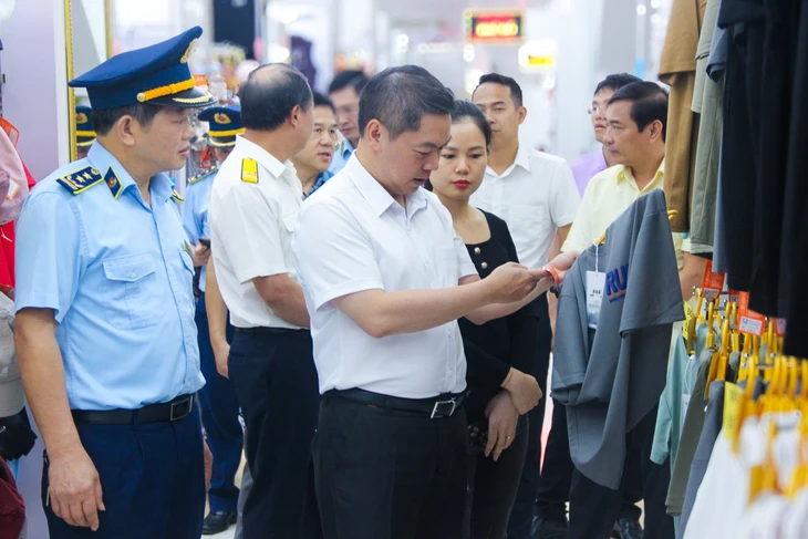 Chống buôn lậu, hàng giả 9-6: Lạng Sơn xử nghiêm cán bộ tiếp tay buôn lậu - Ảnh 1.