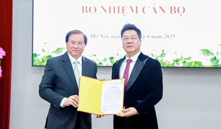 TikToker có nhiều người theo dõi nhất thế giới bị Mỹ bắt giữ - Ảnh 6. Vũ Linh diễn trang phục biển ấn tượng nhất tại Manhunt International - Ảnh 5.
