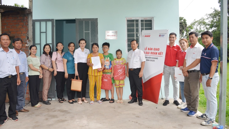 INSEE Việt Nam bàn giao nhà Đại đoàn kết tại Kiên Giang - Ảnh 1.