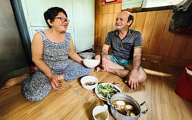 Đổi thay trên những xóm nhà cao cẳng TP.HCM - Kỳ 4: Nhà mới đẹp hơn sau cải tạo kênh rạch ô nhiễm - Ảnh 3.