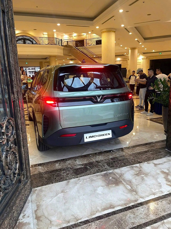 VinFast Limo Green - Ảnh 4.