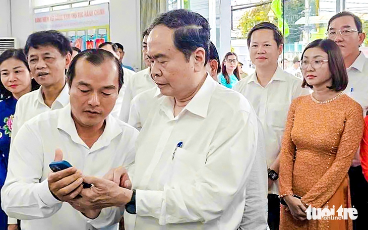 Chủ tịch Quốc hội: Cán bộ cơ sở phải đi làm đúng giờ, không nhậu nhẹt - Ảnh 1. CHỦ TỊCH QUỐC HỘI - Ảnh 1.