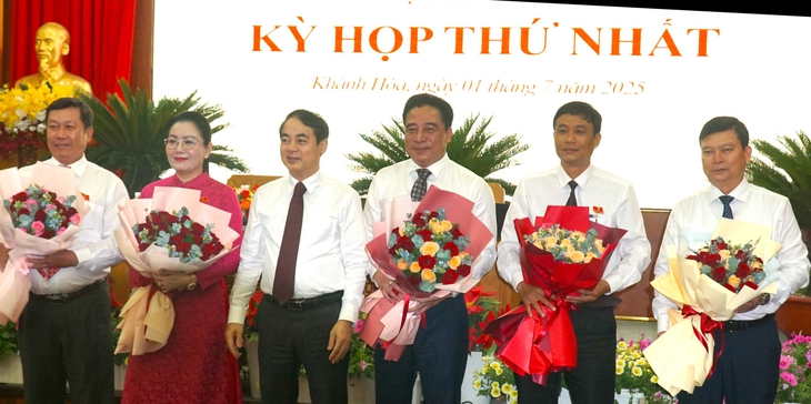 Bí thư Khánh Hòa đề nghị giải quyết kịp thời vướng mắc để chính quyền hai cấp vận hành thông suốt - Ảnh 2. Khánh Hòa - Ảnh 2.