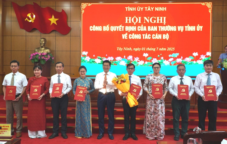 Bổ nhiệm lãnh đạo các cơ quan thuộc Tỉnh ủy, UBND tỉnh Tây Ninh - Ảnh 3.