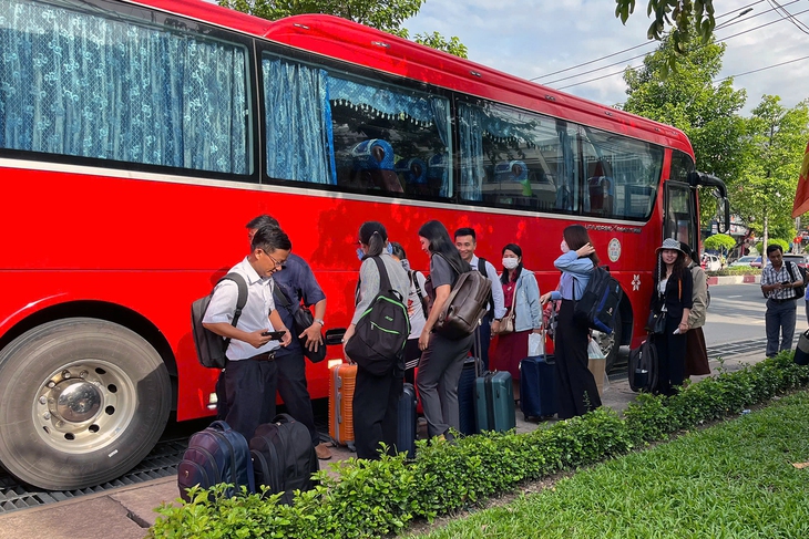 Hơn 200 cán bộ từ Bình Phước cũ qua Đồng Nai làm việc- Ảnh 2.