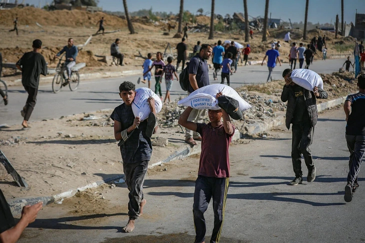 Phát hiện thuốc giảm đau gây nghiện trong các túi bột mì viện trợ nhân đạo ở Gaza? - Ảnh 1.