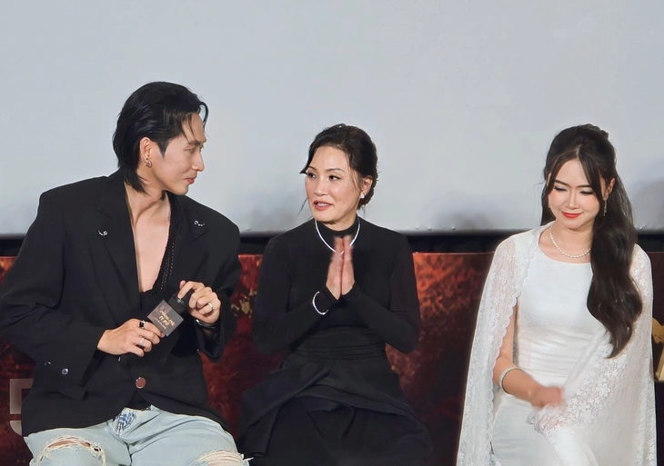 Hồng Đào - Ảnh 1.