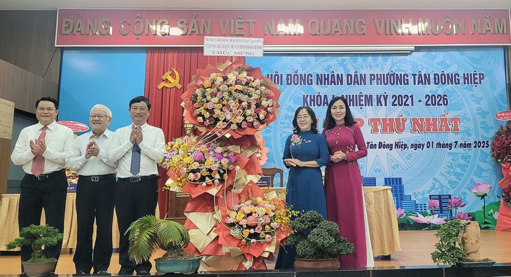 36 xã phường TP.HCM khu vực Bình Dương họp kỳ đầu tiên để “vào việc ngay” - Ảnh 1. 36 xã phường TP.HCM khu vực Bình Dương họp kỳ đầu tiên để 'vào việc ngay' - Ảnh 1.