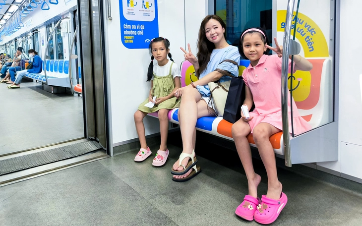 Người dân háo hức khám phá trung tâm mua sắm nối ga metro, dưới lòng TP.HCM - Ảnh 7.