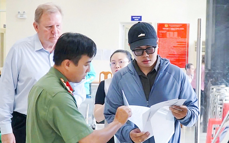 Công an TP.HCM tìm người có dấu hiệu lưu hành đô la Mỹ giả - Ảnh 2.