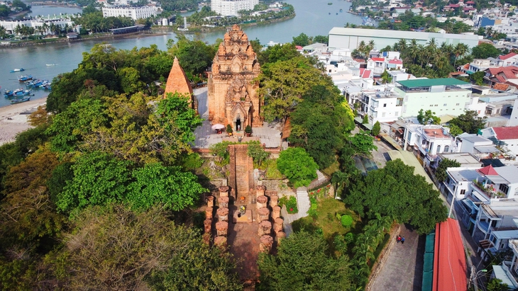 Vinh danh di tích quốc gia đặc biệt Tháp bà Ponagar Nha Trang - Ảnh 2. Vinh danh di tích quốc gia đặc biệt Tháp Bà Ponagar Nha Trang - Ảnh 2.