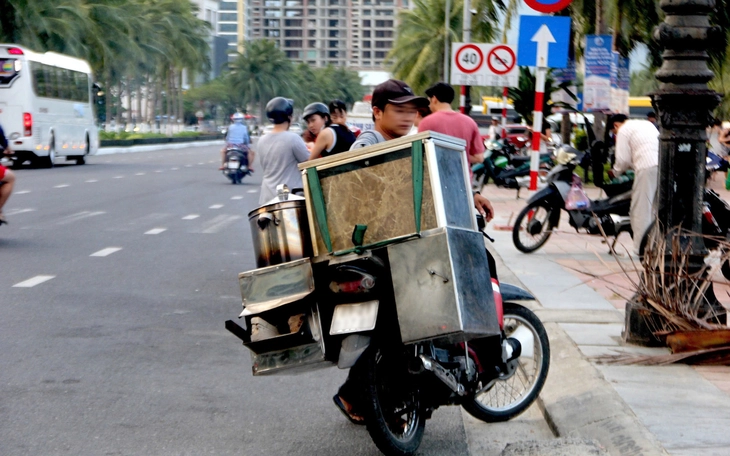Dẹp nạn chăn dắt ăn xin: tình thương cần đặt đúng chỗ - Ảnh 2.